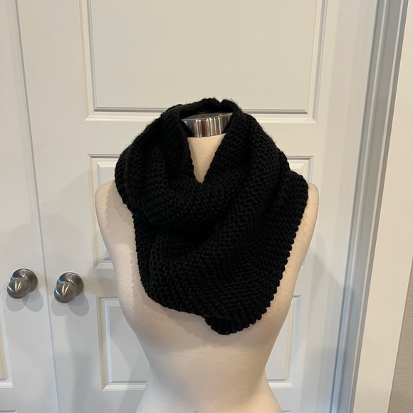 ⭐️3 for $20 Hand Knit Infinity Scarf - Picture 1 of 5